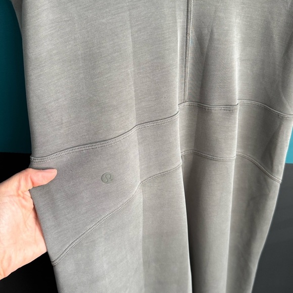Lululemon Ease of it All V-Neck Jumpsuit
Grey Sage size 4 - Picture 7 of 16